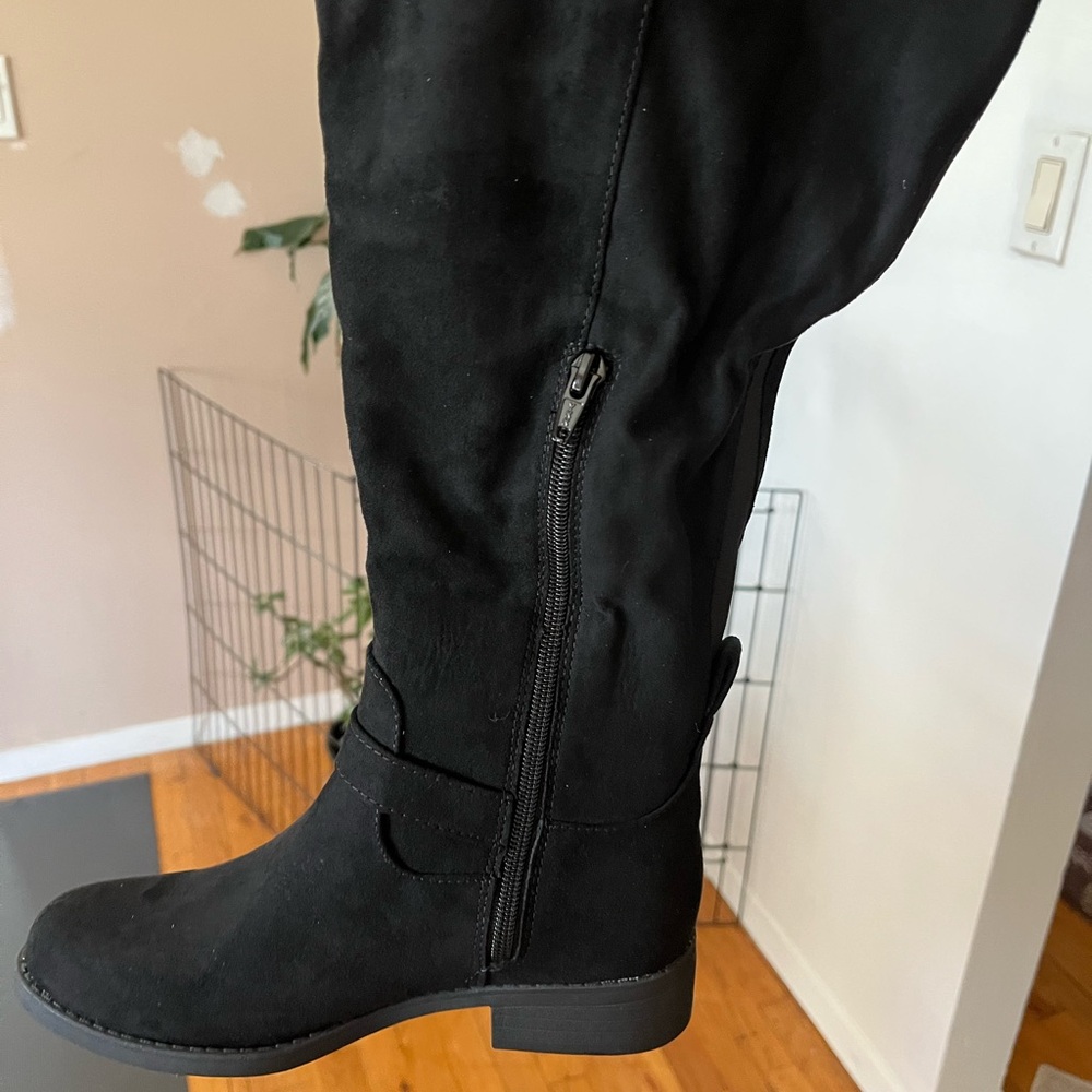 Women's Black Sun and Stone Suede Boots